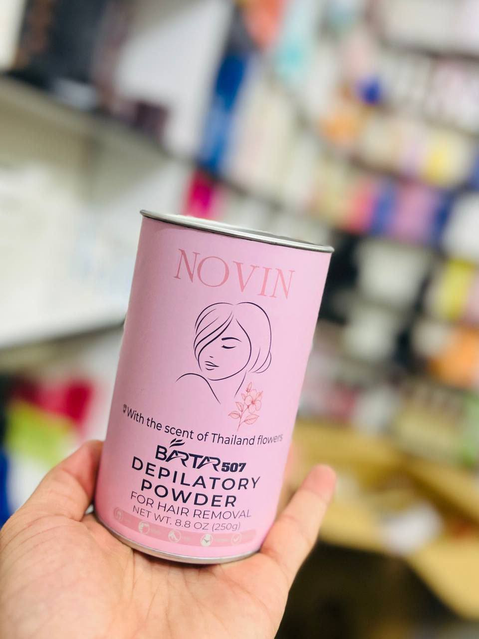 بودرة إزالة الشعر NOVIN BARTA 507 هي منتج مخصص لإزالة الشعر الزائد بسهولة وأمان، بتركيبة فعّالة تساعد على إزالة الشعر من الجذور وترك البشرة ناعمة وملساء.
تتميز برائحة زهور تايلاند المنعشة التي تقلل من الإحساس القوي المعتاد في منتجات إزالة الشعر، مما يجعل تجربة الاستخدام أكثر راحة.
المميزات:
مناسبة لمناطق الجسم المختلفة (اليدين، الساقين، الجسم).
تمنح نعومة تدوم لفترة أطول.
سهلة التحضير والاستخدام.
عبوة اقتصادية بوزن 250 غرام.
طريقة الاستخدام المختصرة: يُخلط مقدار مناسب من البودرة مع الماء حتى تتكون عجينة متماسكة، تُوزع على المنطقة المراد إزالة الشعر منها، تُترك لبضع دقائق ثم تُزال وتُغسل المنطقة بالماء.
بشرتچ تستحق الأفضل 🌸💅
#عناية_بالبشرة #جمال_طبيعي #روتين_العناية #منتجات_عناية #بشرة_نضرة #اكسبلور


**إذا كنت صاحب هذا الإعلان وتريد حذفه لأي سبب، رجاءا أرسل رسالة إلى الدعم الفني**