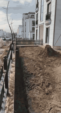 يوجد كادر مختص بترتيب الحدائق في اربيل وجمع الدوار *********** اربيل_مجمع_الزيتون_ستي_السكني
