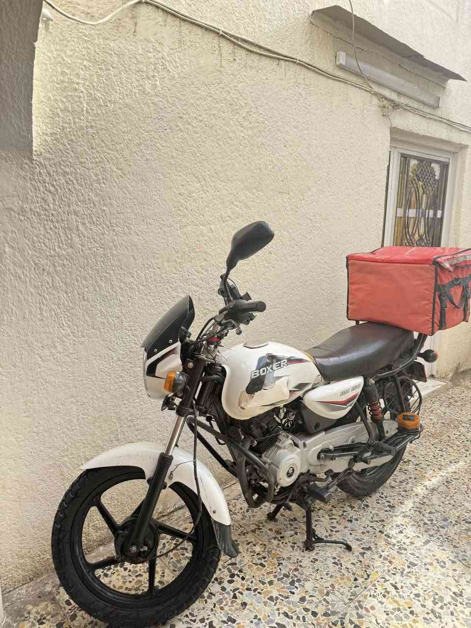 سلام عليكم دراجه بوكسر مرقم كامله من كلشي اريد سايق يصعد بيه شيطيني أنعم الله بس كون قريب علي بنوك شعب مدينه حيور هذا رقمي للاستفسار *********** 
واتساب فقط
