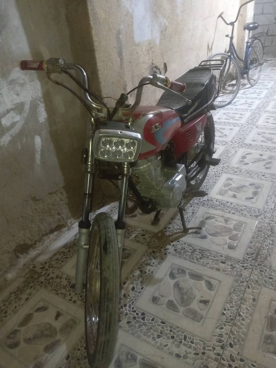 دراجه نامه لبيع ادوات مكفوله مكينه حلوه كربايات شغله كله سعر 400بيه مجال مراوس عادي رقمي ***********
