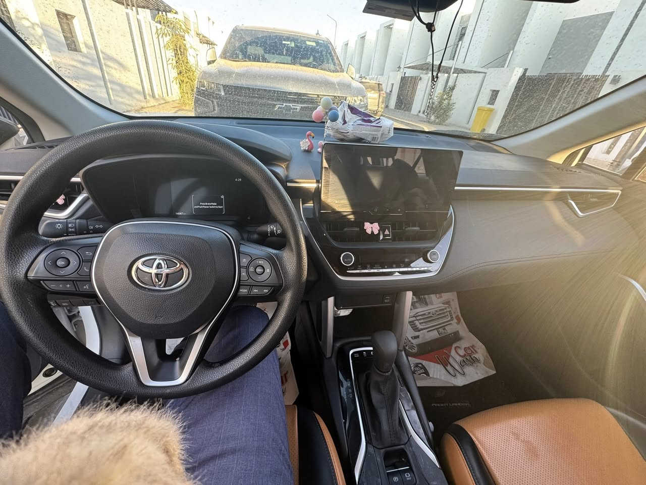 تويوتا فورتلندر موديل ٢٠٢٤
ماشية ١٤ الف 
كشن كهرباء 
جنطة كهرباء 
كشنات جلد
بيها طخه خفيفة موضحة بالصور الباب الخلف الراكب
مكان السيارة مجمع بدور بغداد او المنصور الدور السود 
***********
