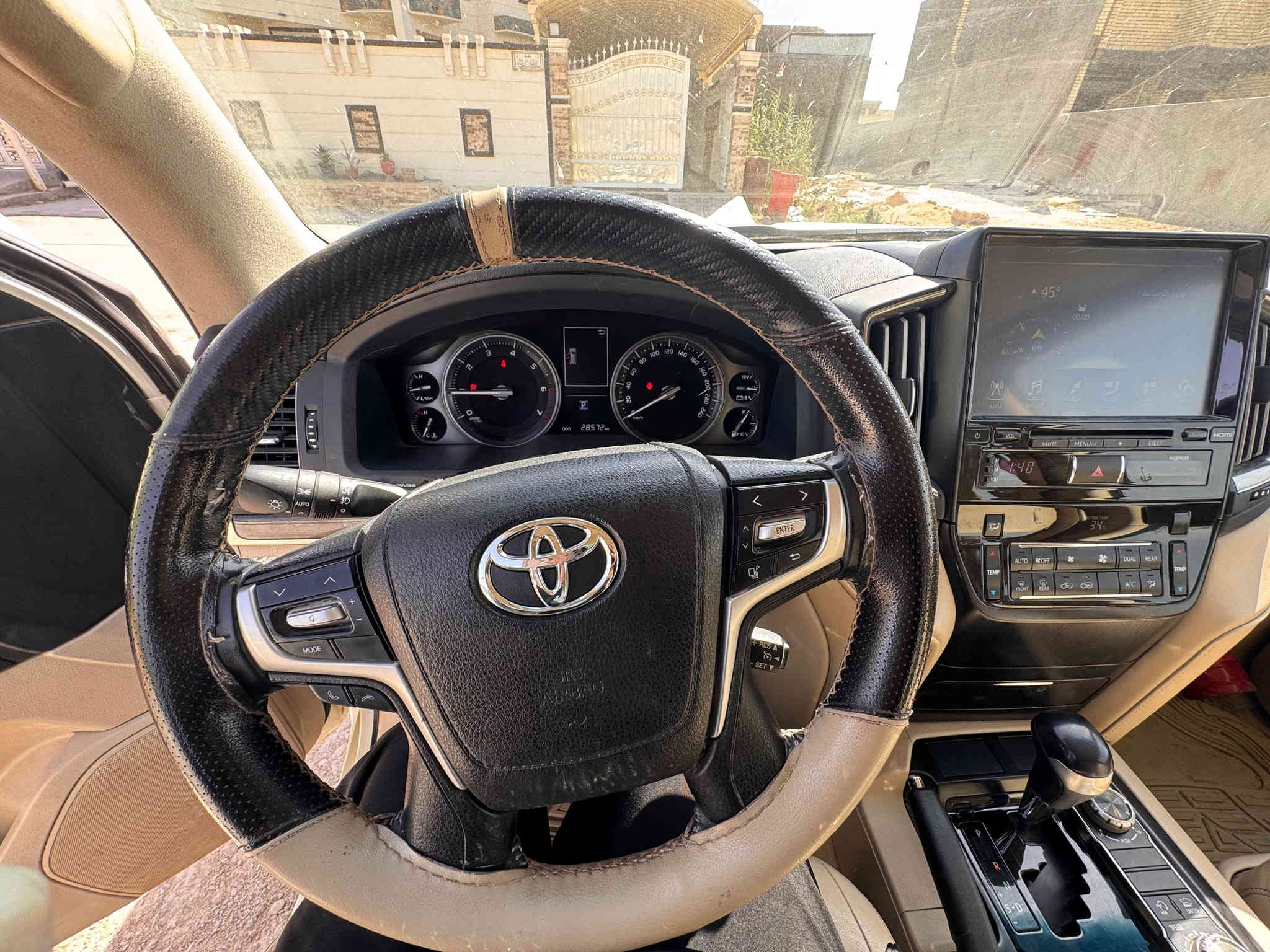 لاندكروز
رقم بغداد
ماشيه 29887 كيلومتر
موديل 21
محرك 6
السعر 450 بيها مجال. 
بيها صبغ اتصل وعرف التفاصيل 
رقم الموبايل   ***********
