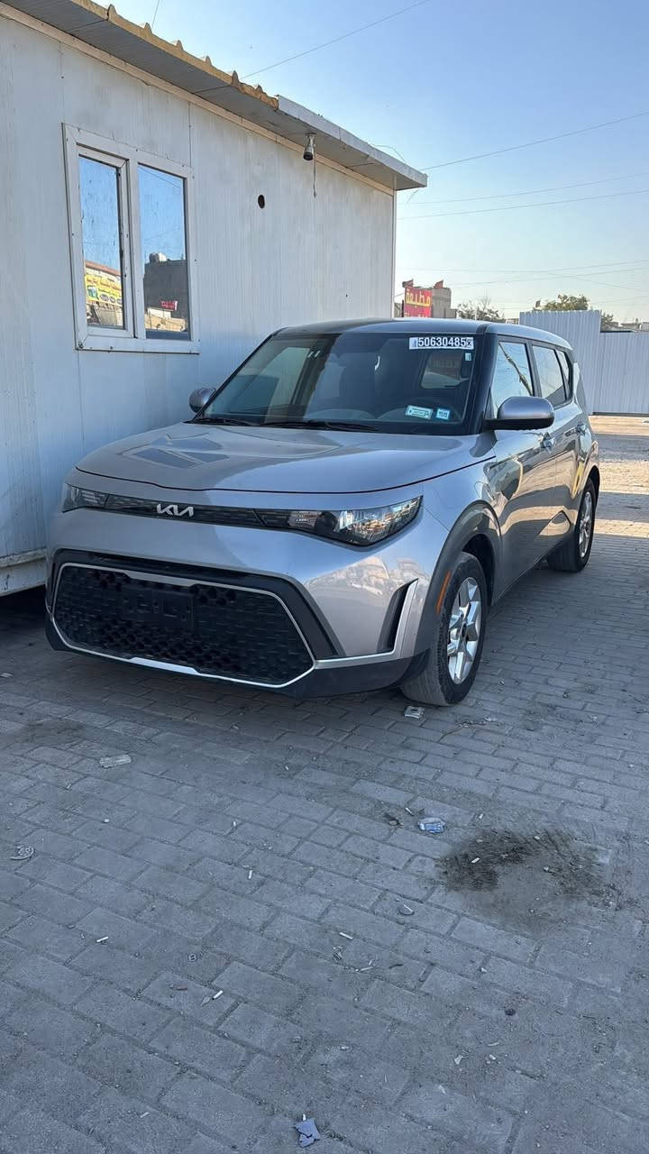 السلام عليكم
للبيع سياره كيا صول موديل 2024 ماشيه ٦٠٠٠ الف

 دخول جديد 

حادث جدا بسيط 

الجنطة وجاملغ ايمن خلفي بدون تبديل فقط 

حجر بيئه موجود بلادي 

مواصفات السياره :-

 دخول ذكي 

شاشه كبيره كار بلي 

كاميرا خلفيه دواره

LED نهاري + ليلي 

رادار امامي وخلفي وجانبي 

شاحن واير ليس 

تحكمات ستيرن   

ويل كب كروم 

تحكمات جهتين بلوتوث + مودات + أوامر صوتيه 

كروس سرعه 

تحديد مسار 

مانع انزلاق 

إطفاء ذاتي 

توقف ذاتي 

انارة ابواب داخليه مع البلوتوث 

محرك 2000 DOCH

بك لايت LED

شباك الامامي لماعي

العدة والسبير موجودات

(مكان السياره مدينه الصدر )

للاستفسار 

***********

وستاب :***********
