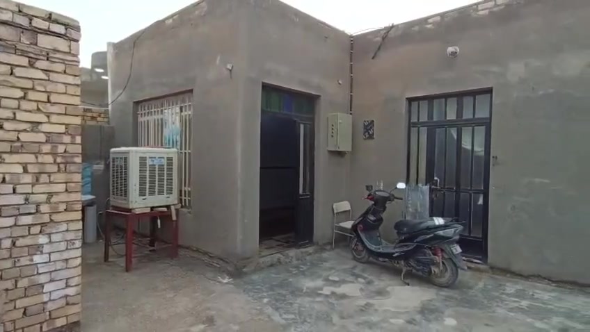 📍 ذي قار – قضاء الرفاعي | خلف حي الشهداء الجديد
إذا تبحث عن الراحة، المساحة، والموقع الهادئ فهذا البيت خيارك المثالي 👌
🔹 مساحة الأرض: 300 م²
🔹 موقع هادئ وقريب من الأحياء السكنية
✨ تفاصيل البيت:
استقبال واسع 📐 7 × 3.5
صالة كبيرة مناسبة للعائلة 📐 11 × 3.5
مطبخ عملي 📐 5 × 4

3 غرف نوم:
غرفتين كبار 📐 5 × 3.5
غرفة أطفال 📐 3 × 3
🚾 صحيات داخلية وخارجية (راحة أكثر للعائلة)
🌱 بيت زراعي مناسب للسكن .

🌞 تهوية جيدة ومساحات مريحة
👨‍👩‍👧‍👦 مناسب للعوائل ومحبي الهدوء
📞 للاستفسار والتواصل:
***********
🔥 لا تضيع الفرصة

.
