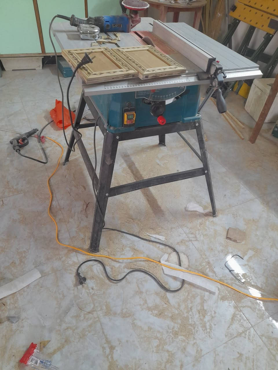 مساء الخير على الجميع صيام مقبول وافطار شهي ان شاءالله اخوان عندي غراض نجارة للبيع اسال واني اجاوب مكاني بغداد شرطة الخامسة بدوانم قرب مدرسة الحسان هذا رقمي ***********
