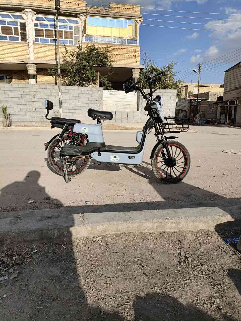 السلام عليكم 
بايسكل شحن 
الحجم /20
للبيع السعر 500وبي مجال 
الاتصال على الرقم ***********
***********
