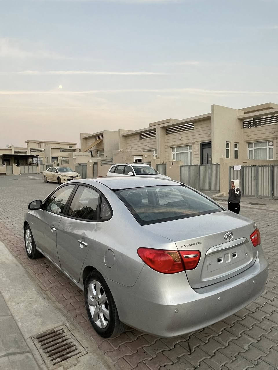 بەناوی خودای گەورە ❤
نمونەیە لە جوانی لـۆکک🔥.
بــــــــۆفـــــــــرۆشـــــتن 📢.
بڕاوەی دووبـەی 👑.
لــــۆۆۆۆۆۆۆۆک وەک شەریکە ماوەتۆ 📦📦.
سەیـەرەکە ماڵی دۆستە یەک دینار مەسرەفی تیا نەماوە سەقفـی شوشە نەبێ نەتەوێ
فوول مواسەفات بەسمە، کوشن جلد و هیتەر ئاوێنە ئیشارات لایت لیزەری گێچ وەنەوشە لایت ڕەش سیستەم ئیکۆ 
گێـڕ و مەکینەی وەشەرت  
لەڕاستی جوانترە نەک بڵێی بەس ڕەسمە
تـایەو ویـلی لۆکککک🛞🛞. 
ناو دەرەوەی لۆکە ماشاللە 
فوول مواسەفاتە  بەس سڵاید نییە 
زەمانی هەموو شتێکی ئەکەم👍🏻👌🏻.
مەکینەو گێڕی وەشەرتە تەبریدی سارد و گەرم جایزە
سەیارەکە مۆدێلی (2009)یە 
سەیارەی مەعرەز نیە ماڵی دۆستە
بەدوای عەیبا مەگەڕێ ڕۆن و پاتری تایەو ویلی   هەمموی جایزە  
یەک تەقەو ڕەقەی تیا نیە برێکی مەسبووتە 
کەمێ مەجالی برایانەشی تیایە
لە کەلارم
ئەوە ڕەقەمەکەمە یان ئەدم بۆ بنێرە لە خزمەتام موشتەری نیت سەری خۆت و منیش مەهێشێنە
***********
