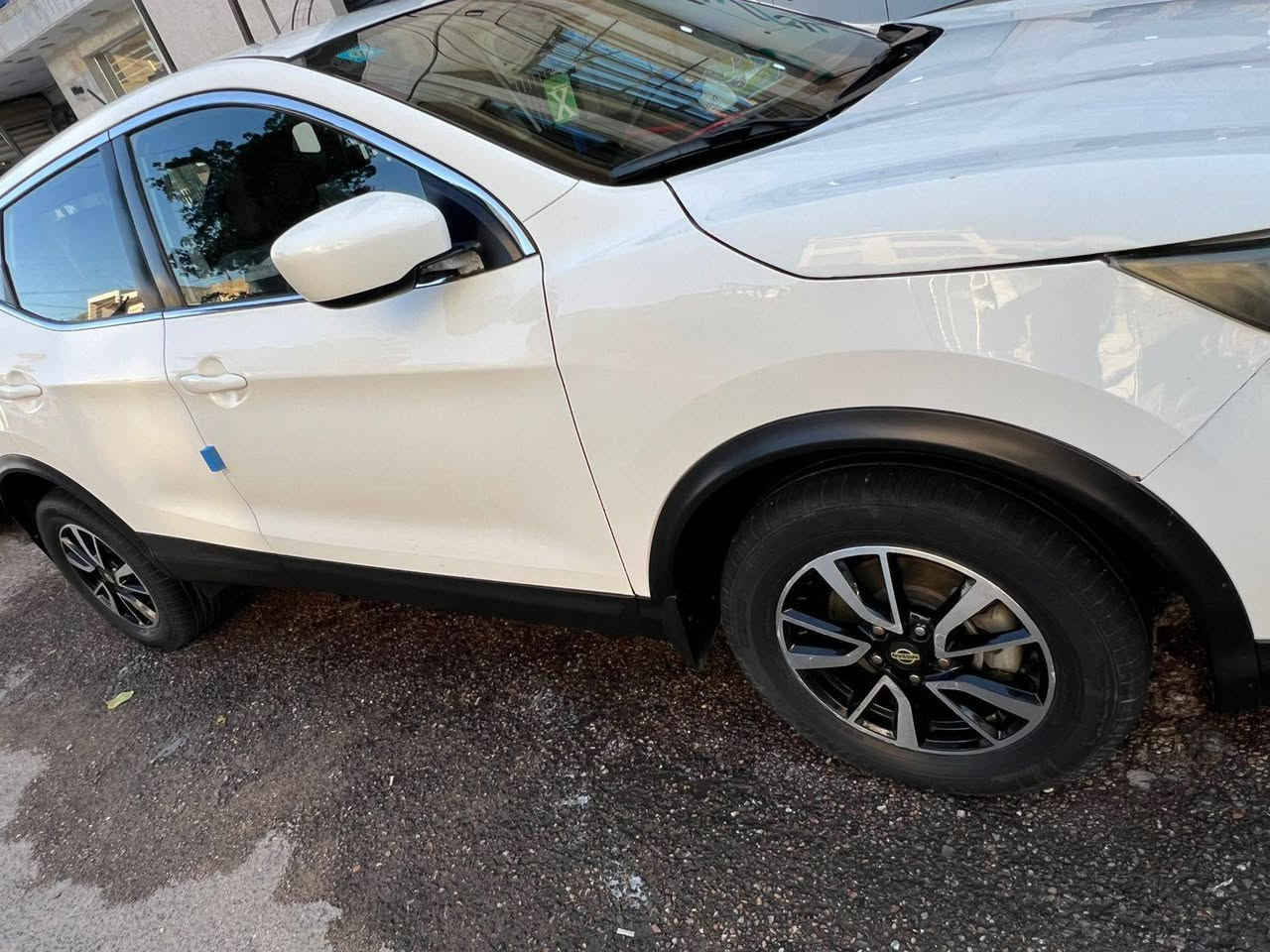 السلام عليكم 
نيسان روج موديل 20 سبورت 
محرك 2000 
3 انضمه قياده 
قطعتين تبريد 
رادار 360 
حساسات اماميه خلفيه 
كامرا  +شاشه كبيره 
النقطه العمياء 
تنبيه تغيير مسار 

وارد أمريكي.  حادثهه فقط صبغ البنيد   

***********. واسط الزبيديه
