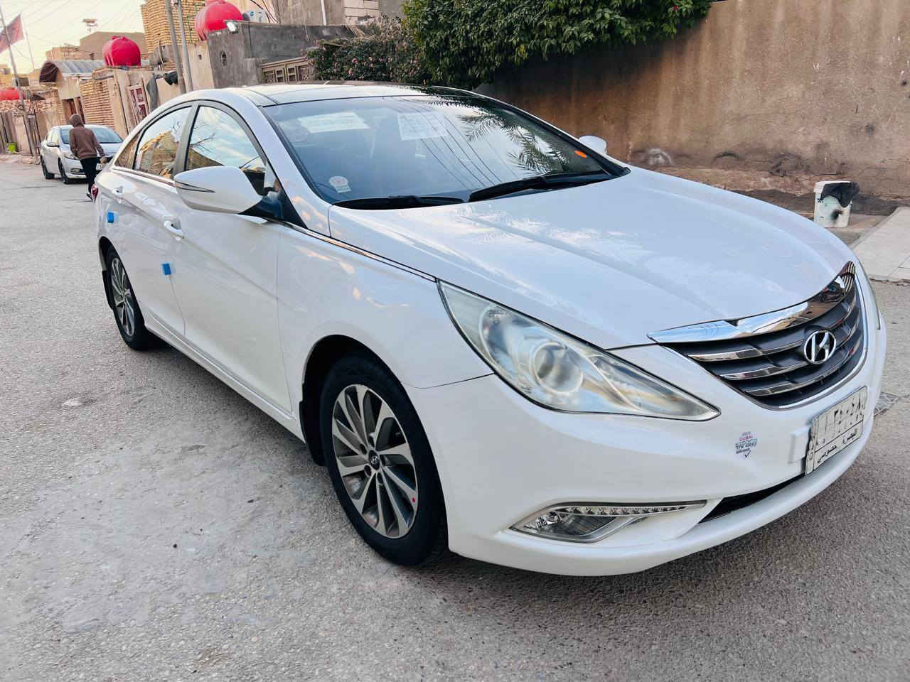 السلام عليكم ورحمة الله وبركاته
هونداي سوناتا 2014 خليجي رقم بصرة تحويل مباشر 
محرك 2400 دوش شرط مامفتوح بيها جاملغ الأمامي الايسر مصبوغ وطرف باب الراكب بدون ضرر داخلي والباقي كفالة عامة ضربة وصبغ وتبديل 
مواصفات السيارة 
بنوراما كشنات كهرباء فول تحكم ستيرين لد امامي لايت عدسه ويل كب نجمة حساسات تبريد خلفي إشارة بالمراية مرايات شفط محرك 2400 سيارة جديدة جدآ بالعافية ع ياخذها حدادية جاهزة  100\100 
مكان السيارة الناصرية قرب كراج بغداد 
السعر 124 بيه مجال بسيط جدآ  
للاتصال{***********}
