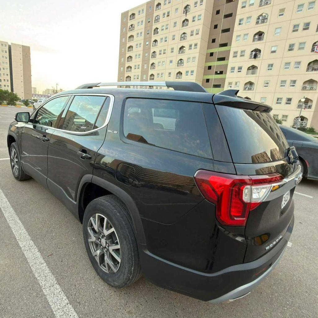 جي ام سي اكاديا SLE موديل ٢٠٢٢ 
ماشية ٤٠ الف ميل
للمراوس للمراوس بسيارة اقل او اعلى انطي فرق

1-محرك 2000 Turbo
2-حساس امامي خلفي 
3-رادار بالمري (تحسس اقتراب السيارات)
4-رادار امامي للتنبيه من الاجسام القريبه 
5-(3)وضعيات قياده 
6-تحديد مسار 
7-كشنات هيتر 
8-تحكم كشن كهرباء 
9-(5)بصمات 
10-(7)راكب 
11-(3) قطع تبريد 
12-كشنات منفصل سياحي 
13-جنطة كهرباء

سونار وحادث السيارة بالمنشور قطعتين السيارة جاهزة مناقصهة شي *********** 
شرط التحويل بغداد مكانهة
