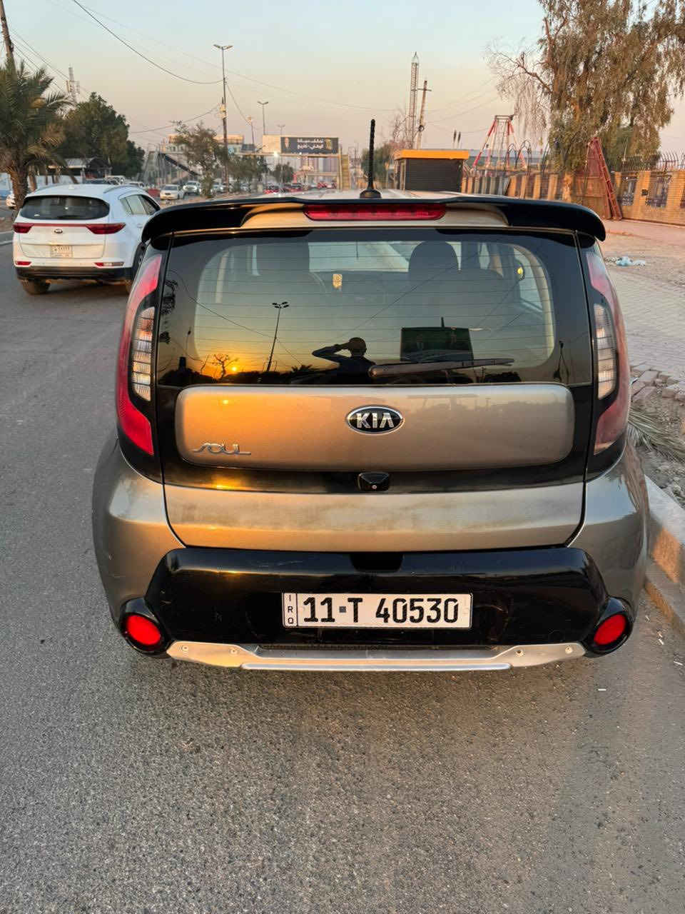 السلام عليكم للبيع سيارة كيا صول موديل ٢٠١٦ حجم المكينة ٢٠٠٠ الحمد لله السيارة ما مفتوحة مكينة كير صدر بلادي السيارة خير من الله بس بيها بعض الطخات البسيطة للاستفسار ع الرقم ***********
