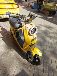 دراجه للبيع بطاريات 2026 دراجه نضيفه السعر 400 وبيه مجال وهذه رقمي 077...