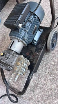 ظاغطة للبيع 200بار  مزرف شحن ميلوكي أمريكي اصلي 65انيوتن  07701635523