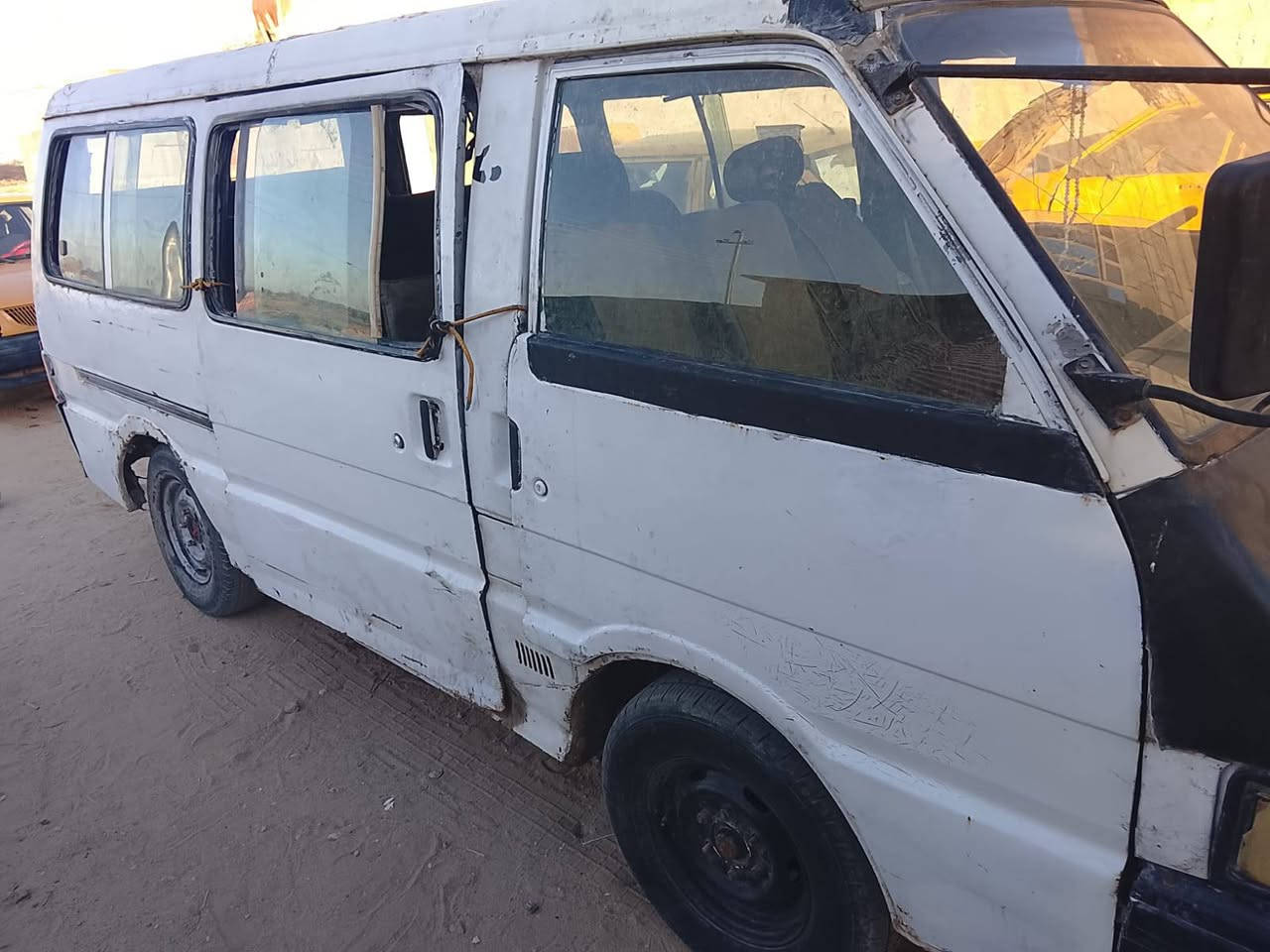 كيه بسته موديل 95 للبيع 
السياره مجفت استوه بس طفت ماشتغلت أحتمال نوزلات مادري ابيع عل هاي الحطه سيار رقم الاماني بصره كشنات بريجو كهربائي كله شغاله مصفره هيئه تأيرات نضيفات شواصي نضيفات صدر جديد مكلف بل نشر السعر 16 وبيه مجال أو مرواس سايبه نضيفه أو بيجو بارص نضيف لاستفسار *********** عندك نزل
