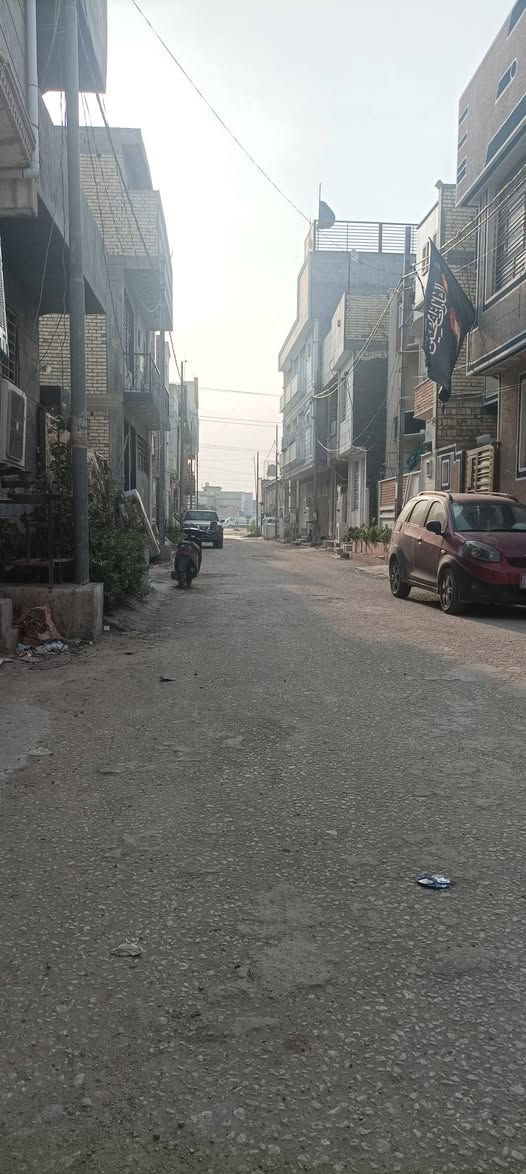 السلام عليكم 
عماره للبيع في كربلاء المقدسه 
مقابيل مستشفى الكفيل بداخل فرع قاعه فيروزه 
المساحه 100 متر 10X10 
تتكون من 3 شقق 
الوارد الشهري مليون و100 وقابل للزياده 
السعر 300 قفل وجوه سعرها عارضيها 
*********** كربلاء, العراق
