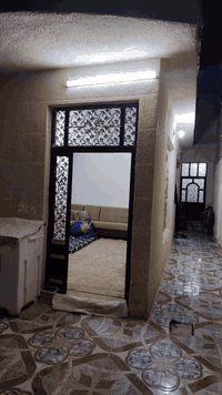 على بركة الله
يتوفر بيت المساحة ١٠٠ متر
الموقع حي الأمير قرب شارع محمد عباس.
للاستفسار أكثر الاتصال على الأرقام التالية:
***********
***********
