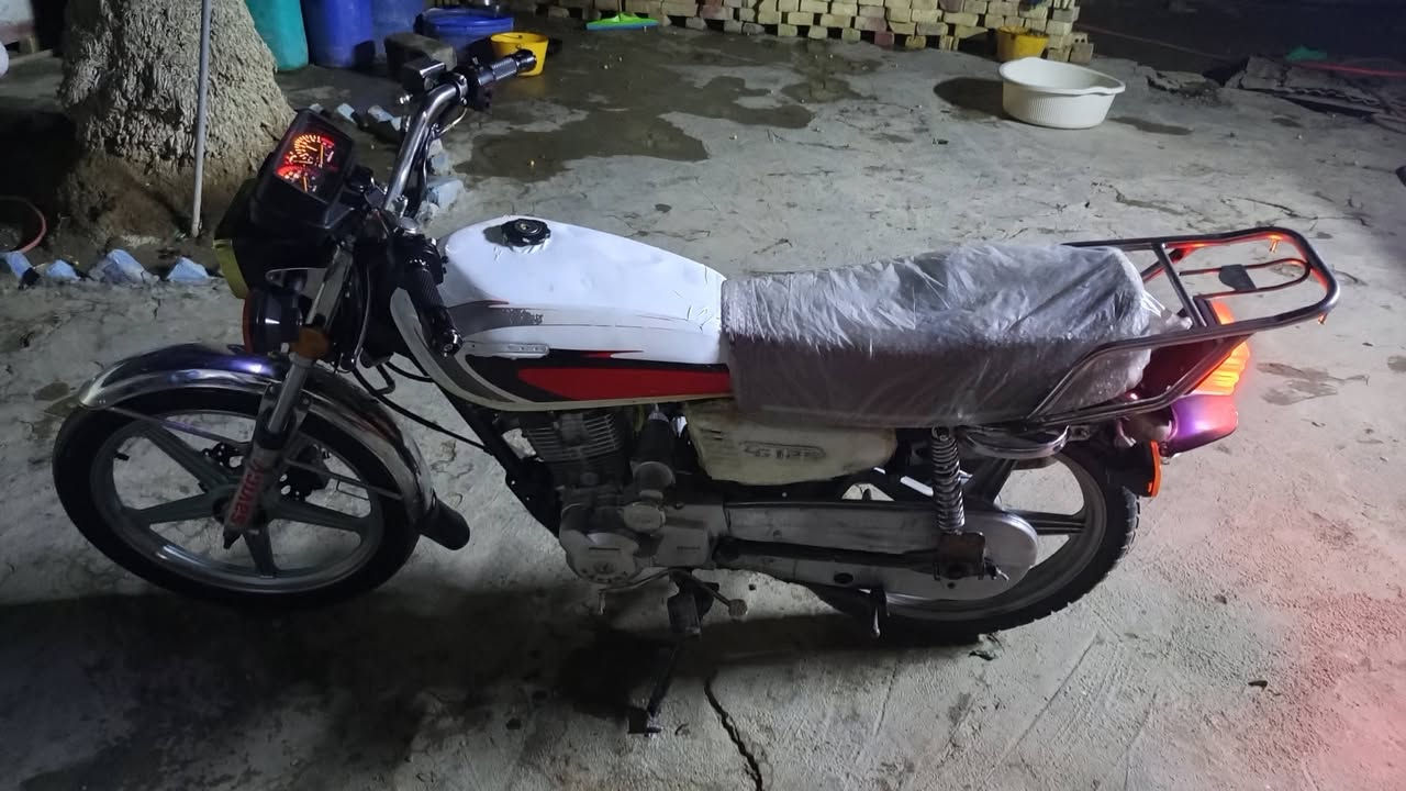 السلام عليكم دراجه ايراني 2019 5كير كهربائيات كامله بس عوزه باتري محرك مكفول ناعم لا بخار لا صوت خير من الله  الدراجه نعومه طسه رزانه تخبل خير من الله/السعر425 وبيها مجال /رقمي/***********/مكان بغداد جسر الفرنسي قرب فلكت حي النصر
