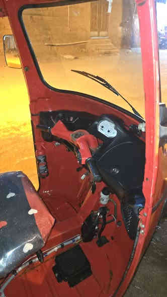 سلام عليكم تكتك بياجو مديل 21 أوراق بيهه خيط تبخير مكينه ما مفتوحه بيهه ضربه ب صفحه  السعر 3 وبيهه مجال شراي يتفضل خاص ***********
