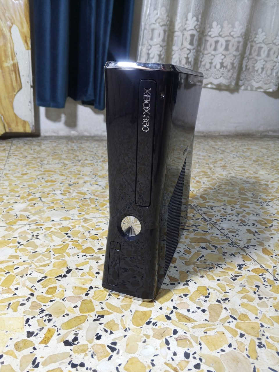 اكس بوكس للبيع سلم كامل ملحقات جوستكين اصليات بس وحده الگير الأيسر يشكل هارد 250GB جهاز نضيف مثل ماموضح بل صور السعر 120 وبي مجال بسيط مكان بغداد الشعب ‏(‪***********‬‏) يوجد توصيل
