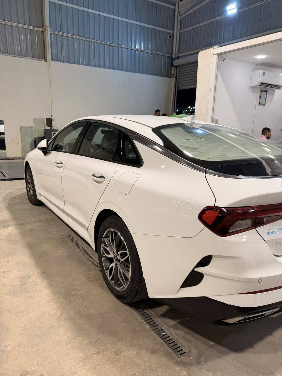 السلام عليكم
k5 
2023 ماشية 73000
السيارة كفاله عامة بدون وصبغ بيها بس تعديل بسيط بداية البنيد ومكحل حتى ما مبين مابيها اي نقص كير مكينه حداده كله كفاله السعر 218 بيها مجال 
للتواصل ***********
