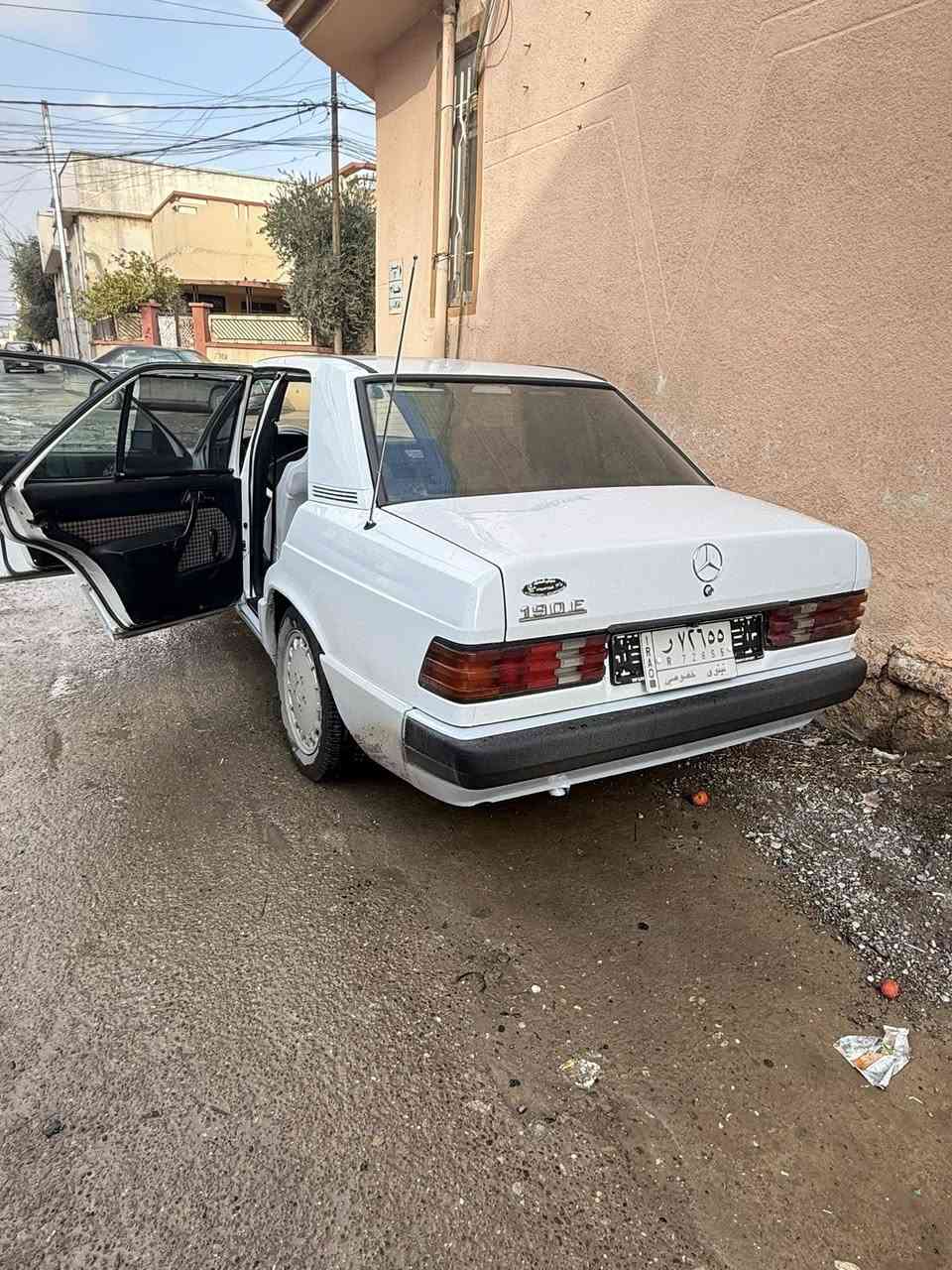 السلام عليكم
مارسدس 190 طيارين
4سلندر كابريته 
موديل1986 محدث1991
كير توماتيك 
سلايت 
كاربون بانزين 
صبغ فقط 3 قطع جماليه
طخم جديد تايرات جديد
شرط التحويل رقم الماني سنويه جديده
السعر55 وبيها مجال
مكان حي الطيران موصل
رقم الهاتف:***********
***********
