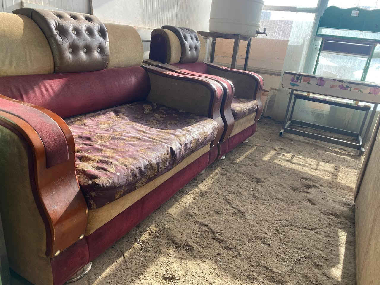 السلام عليكم 
يتوفر لدينا تخم  عشر مقعد  مستخدم سعره 150 الف
العنوان حي العصري مجاور جامع اصاحب الكساء ع 
للإتصال أو واتساب ***********
