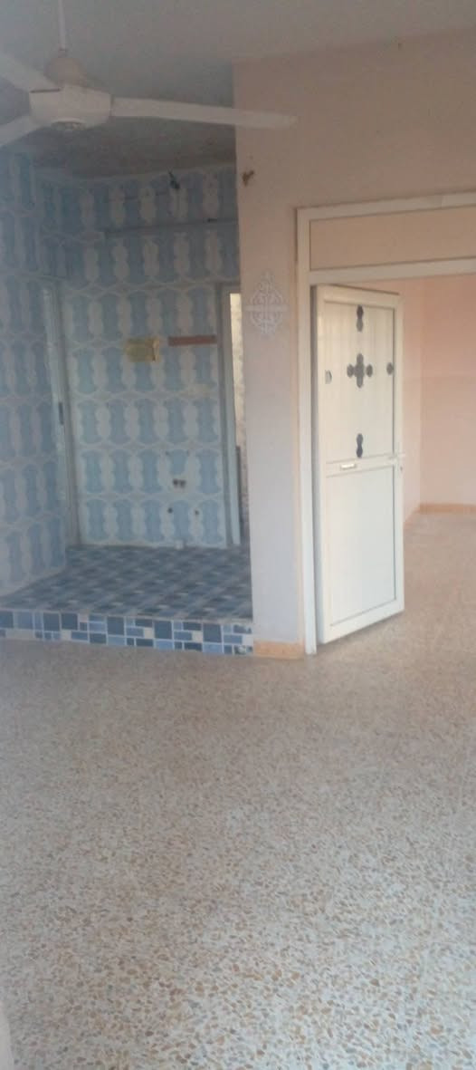 #للأيجار طابق ثاني
الموقع : حي السكر (قرب ألبان الشلاوي)
المساحة : 150 متر
غرفتين وهول ومطبخ وصحيات وسطح
للاستفسار
***********
***********نستقبل طلباتكم العقارية بيع شراء ايجار
