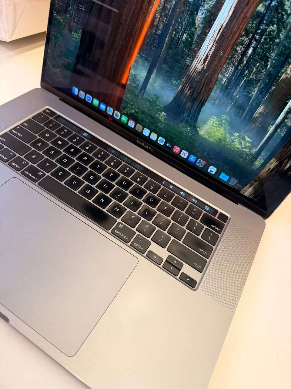 MacBook Pro 2019 16 inch
معالج intel ci7
رام ١٦ كيكا 
هارد ٥١٢ كيكا 
كارت شاشة intel uhd 630 
Touch Bar, touch id 
ملحقات شاحنة ولابتوب 
نظافة بالصور 
عنواني بغداد / حي الجهاد 
***********
السعر خاص
