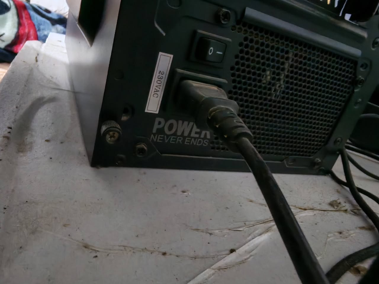 السلام عليكم تجميعه للبيع التفاصيل معالج ورامات وهارد وكارت شاشة اول صوره  مع شاشة حجم 24 فول hd  ماوس كيبورد وكافة الكراتين موجوده اريدها ب 650 وبيها مجال بسيط 
مكاني كربلاء 
***********
