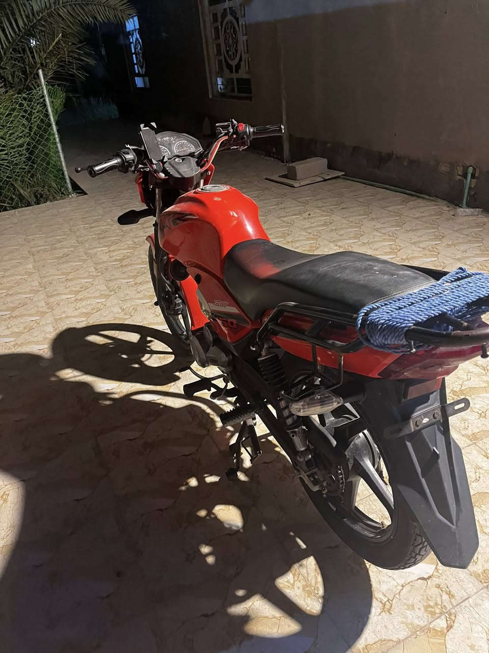 السلام عليكم اخواني الأعزاء دراجة كيواي للبيع نضافه الجديد الدراجه نضام البطح ما بيها اي نقص دهنها 20 /50 والي يعرف هذا الدهن بعد ميحتاج احجي دراجه موديل 2021 ما مفتوحه مكينه نضيفه كهربائيات كلها شغاله اشاير رباعيه كلوب سلف هندر مابيها بس نقص واحد قفل التانكي مكسور بس هاي ولان بليل التصوير مو واضح الي مو شراي لا يتصل سعر الدراجه مليون 200 قفل الدراجه هيه تسولف مو انا خمس نمر الدراجه بس مال دوام انا عسكري دوامي اسبوع بسبوع بس اصعد وانزل بيها الا اكثر ولا اقل الدراجه اوراق اصوليه وهذا رقمي *********** عنواني النشوة قرب حقل مجنون
