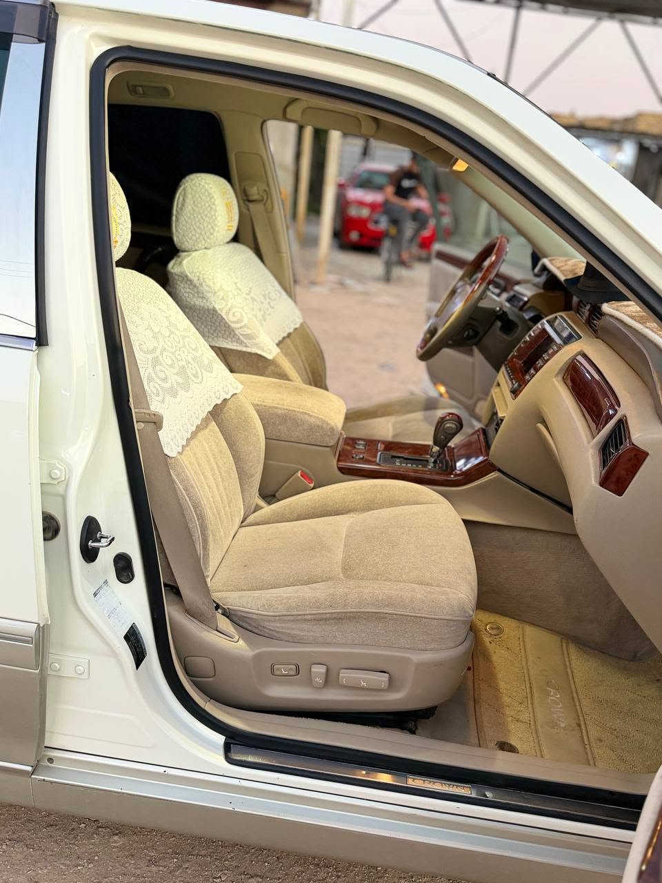 Toyota Crown 2003
السلام عليكم 
ملكه خصراوية للبيع فقط مكفوله كفاله عامه كص ضربه نقل جثه ..
مدفوع كمرك باقي على رسوم الرقم .
مكينه ديفور الجبير لاتنقيص ولاتبخير .
تحويرة نجف فوك وجوة فقط دشبول امارات .
3 دكم اصل كرستال .
4 كشنات كهرباء  .
تخم تاير جديد .
مثبت سرعه .
تبريد منظومه .
حداديه مكفوله .
سيارة خير من الله ماتذب عليه لو ربع .
السعر 117 .
موقع السيارة كربلاء.
***********
