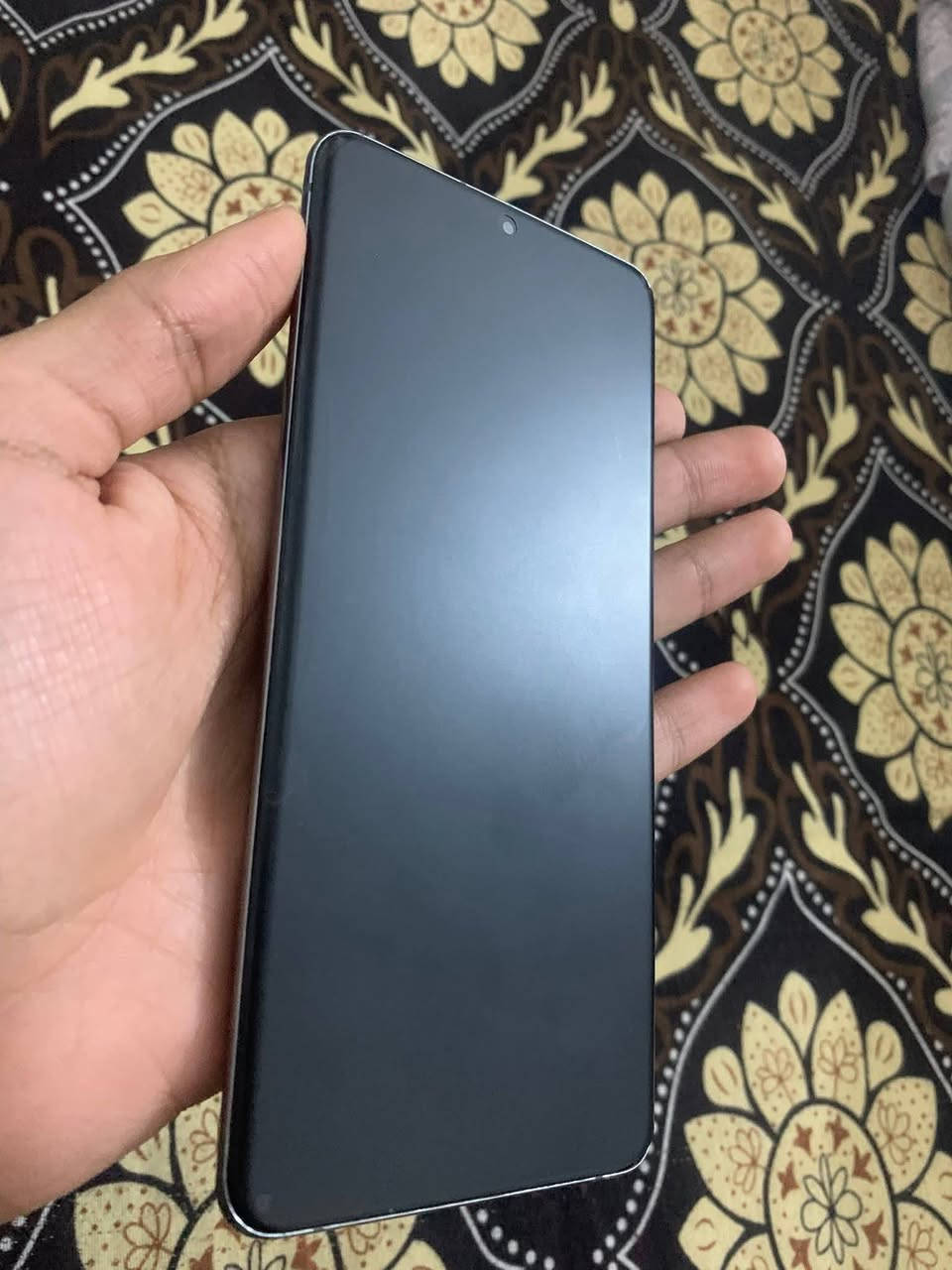 سلام عليكم s20 بلاص شرق اوسط ذاكره 128 بي فطر بل ضهر ول شاشه جهاز  كلشي مامبدل رايده  160 وبي مجال بسيط مكاني بغداد واتساب ***********
