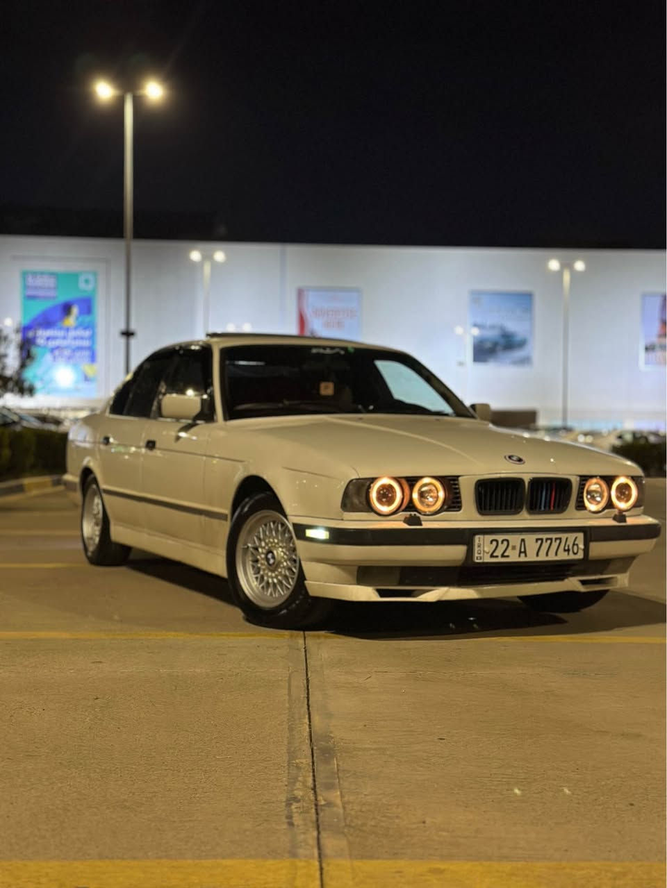 سلاوو لە ئاشقانی بیئێم  
ئەم بیئێمە مۆدێل 1990 بۆ فرۆشتن 525 گێڕعادیی  سلاید تەبرید کوشن جلد ڕەش و بێجی سەیارەکە کامل کراوە 1995  تا بلێی  هەیکەلی جوانە کێشە و مشکیلەی نیە 
٦ پلاکی تازە نۆزلەکانی هەمووی تێست کراوەتەوە بانسی تازە
 فڵچەی تازە لایت بەرزو نزم لید و زینۆن بێ مشکیله
ڕەقەم سەنەوی ژینگە ڕێگەو بان تا 2030 تازەیە بەشەرتی تەحویل ١ دینار غەرامەی تیا نیە 
١چەمەلەخی داوەوە ئەزێتێکی بچوکی هەیە ناوی نەگرتووە زۆر جوان چاکراوە کامل بۆیاخە 
***********
سعری 68گەلایە 
هەمووشتێکم سەبارەت بە سەیارەکە نوسیوە. مشتەری نی سەری خۆت و منیش مەیەشێنە السليمانية, العراق
