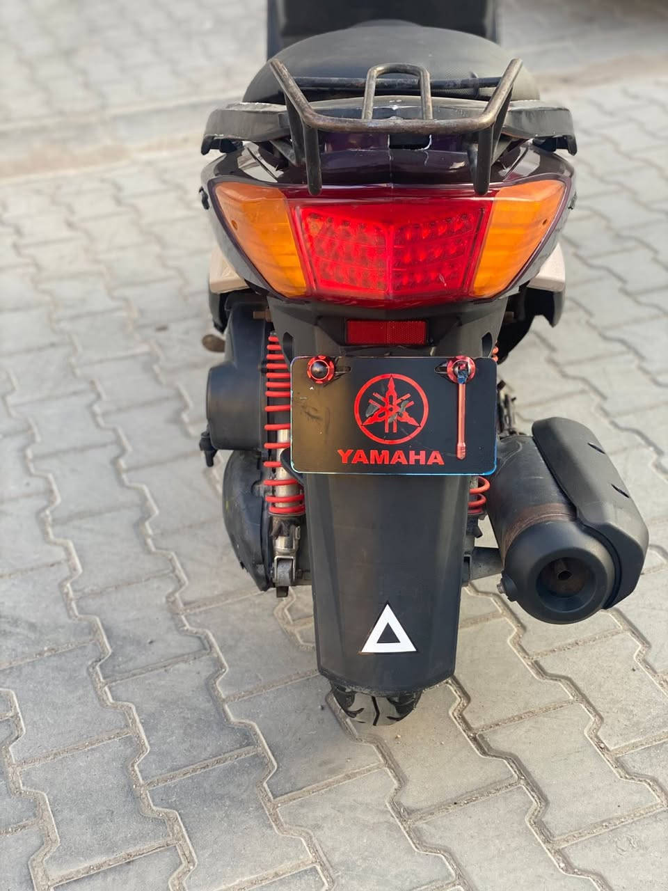 للبيع دراجه سكنس فحل مال رمبه   ماشيه ١٦الف حقيقي كفراته اصليه  محرك بلادي برغي مملعوب بيه كهربائيات كلها شغاله وراقها كامله أوي نقص مابيها السعر (٧٥٠》الف العنوان بغداد الكرخ الاتصال على الرقم ***********
