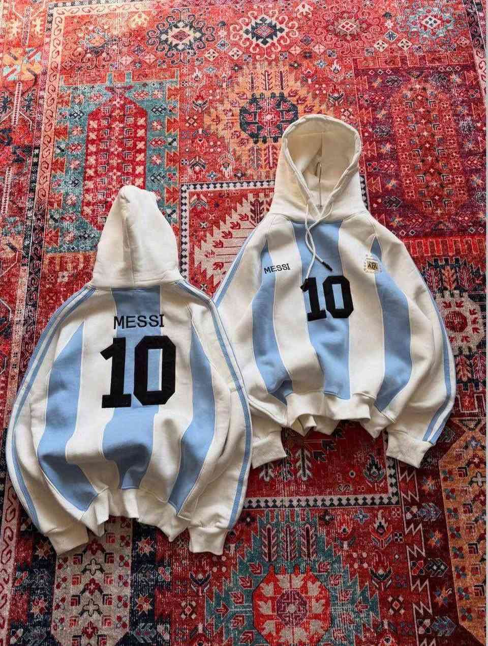 الي موصيني عله الارجنتين وبرتغال وبرشا وبرازيل كله هودي مسي ورونالدو وفرته كميه قليله باقي سعرهن مناسب جدا شباب باجر ساعه ٤ بالمحل تلكوهن ان شاء الله علق بتم ادزلك تفاصيل ازياء كابتن طارق ***********
