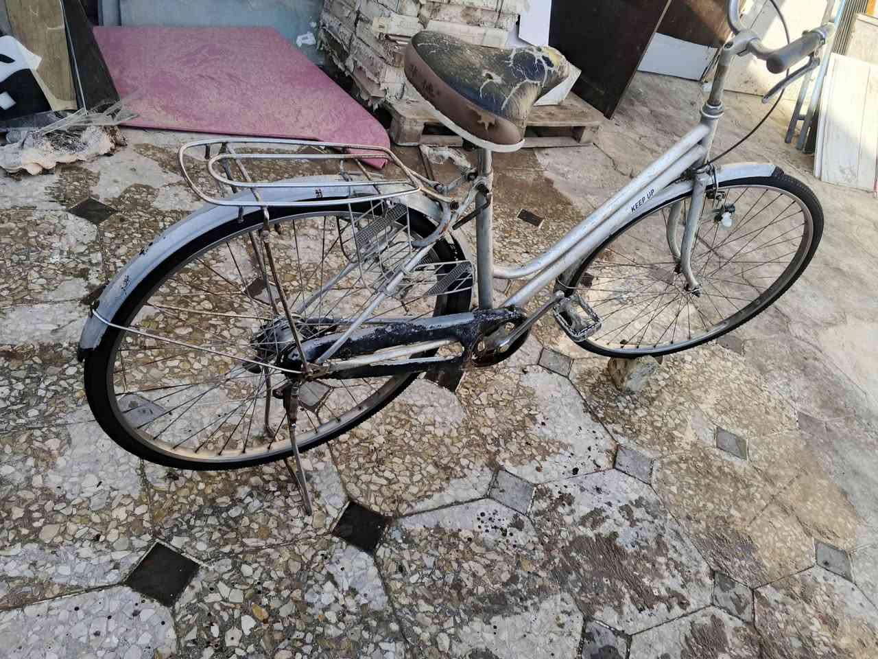 سلام عليكم باسكل بناتي حجم 27باسكل جديد مابي صبخ وسعره 100 الف وبي مجال وشراي خل ينتصل عليه،هاذا رقمي *********** فقط واتساب
