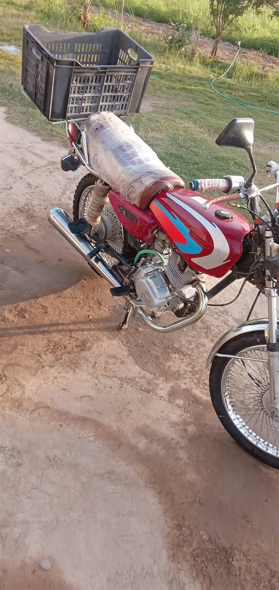 السَلٱمٌ عـَلـْيگمّ-
للبيع او مراوس  نامه برو موديل 19.   4 كير  محرك نضافه شرط كهربائيات كلها شغاله كامل ما ناقصه شي. السعر 325 وبي مجال 
***********. مكاني بيجي
