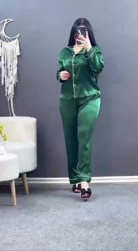 ملابس • تفاصيل ناقصة