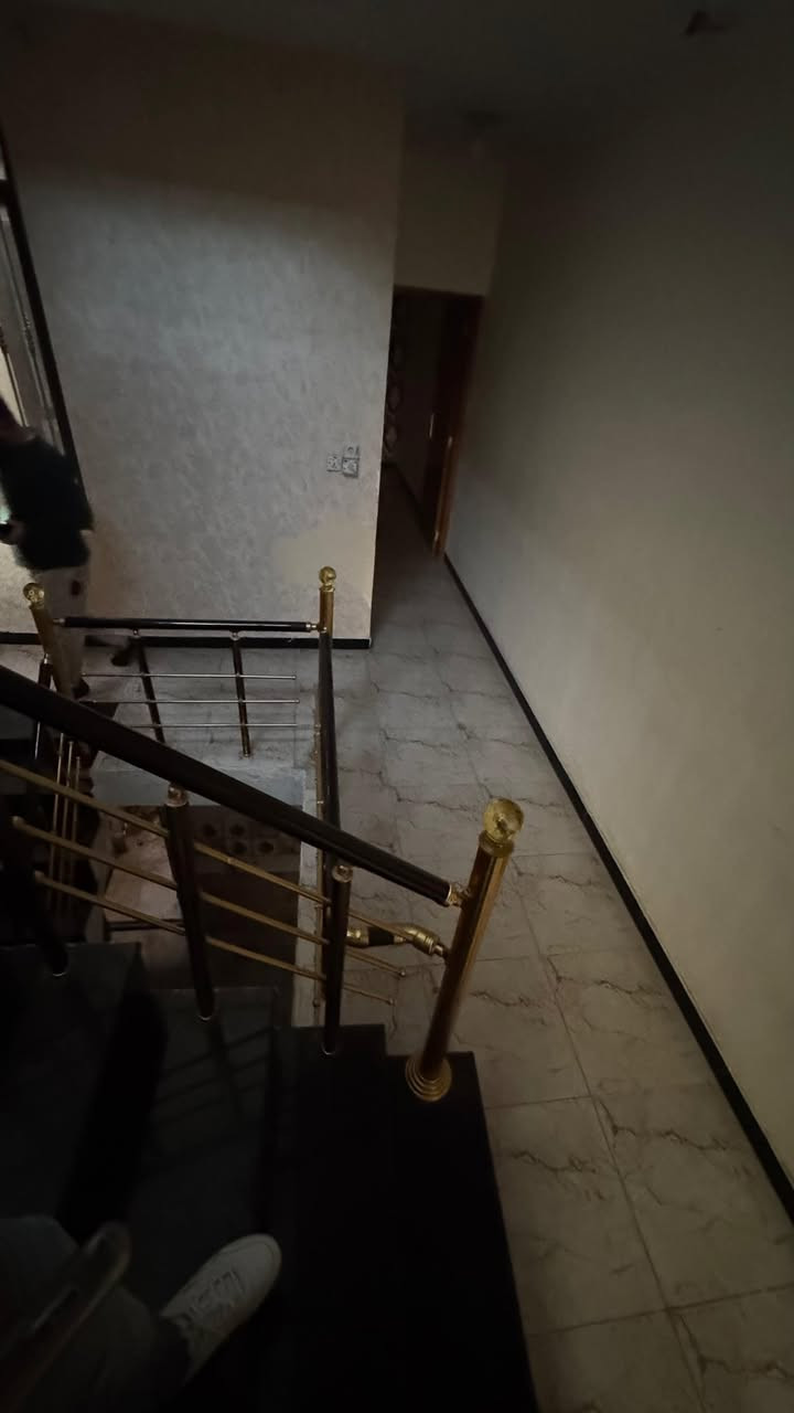 #للايجار______في______السيديه

بيت مساحه  100 متر 

يتكون من

اربع غرف نوم مطبخ صاله خدمات صحيه عدد 2

#الايجار مليون

خلف شارع 40

للاستفسار 

***********

***********
