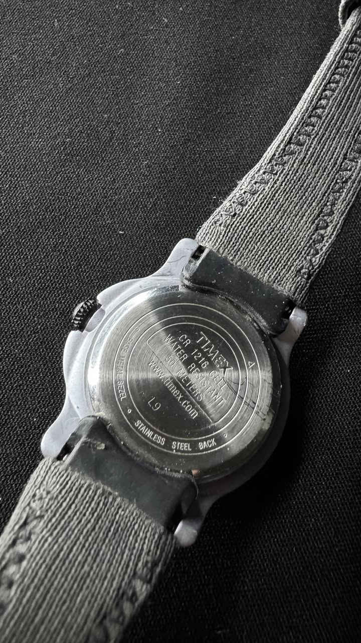 ⌚ للبيع ساعة أصلية من Timex Expedition
✨ أبرز المميزات:
• إضاءة ليلية INDIGLO لقراءة الوقت في الظلام  
• مقاومة للماء حتى 50 متر  
• حركة Quartz دقيقة وموثوقة  
• نافذة لعرض التاريخ  
• تصميم رياضي أنيق  
• سوار قماش مريح ومتين  
• قراءة واضحة للأرقام ليلاً ونهاراً  

وياها خاتمين مختومات 925
السعر 30 الف
وموجود توصيل


**إذا كنت صاحب هذا الإعلان وتريد حذفه لأي سبب، رجاءا أرسل رسالة إلى الدعم الفني**