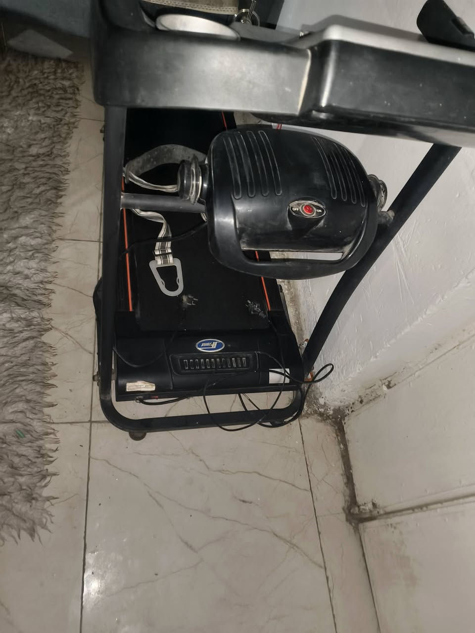 السلام عليكم جهاز جري للبيع  10 سرع  
قوه المحرك 2 حصان. نوع المحرك ماتور Dc

شغال مابيه خلل

مستخدم استخدام بسيط  كامل ملحقات 

سعره 250 الف بيه مجال للشراي

مكاني (بغداد العطيفيه شارع براثه) 

رقمي***********

لا يوجد توصيل فقط من باب البيت
