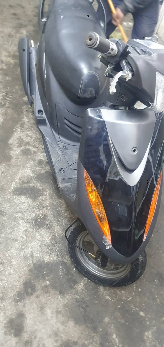 السلام عليكم  راح اذكر التفاصيل  كلها كدامك اقراهن وركز زين
قبل لا تدخل وتعبني رجااا 

ماكس عدله للبيع تعمير كله جديد 

١- محرك  مفتوح مفتوح بوشه ٤٩ ناعم
٢- نكره هندر سلف شغال عوزه باتري  ولو شاد جديد
٣- سوادات جدد 
٤- كفرات جدد
٥- مازده جديده
٦- جوزه جديده 
٧- قفل جنطه  واير جنطه جديد بس يشكل مرات يفتح 
٨- بريك امامي جديد صينيه فج دسكات  بريك خلفي
٩- استان نص استان صفح
١٠- صالنصه  اف ام صوت وسط

الكهربائيات 
١- لايت عالي ناصي
٢- اشاير جدد  سكنات بكلايت  
٣- عداد سرعه شغاله عداد بانزين شغال 
٤- سلف جديد  عوزه باتري

الدراجه جاهزه مجهزه اركع هندر واطلع بيها اي مكان 

السعر ٤٥٠ وبيها مجال قليل فقط بيع بدون مراوس 

العنوان كربلاء شهداء سيف سعد ***********
