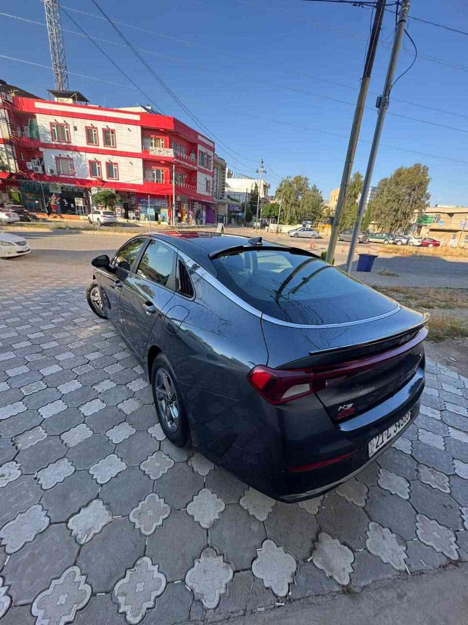 السعر ١٤٥ وبيه مجال…كي فايف موديل ٢٠٢٢ رقم سليمانيه بأسمي تحويل وكاله مواصفات معروفه.حادثهه جدا بسيط.تبريد ثلج صدر امامي خلفي جديد صور الحادث والسونار مرفق بالصور مكان السيارة حي اور قرب جامع الفردوس 
***********
