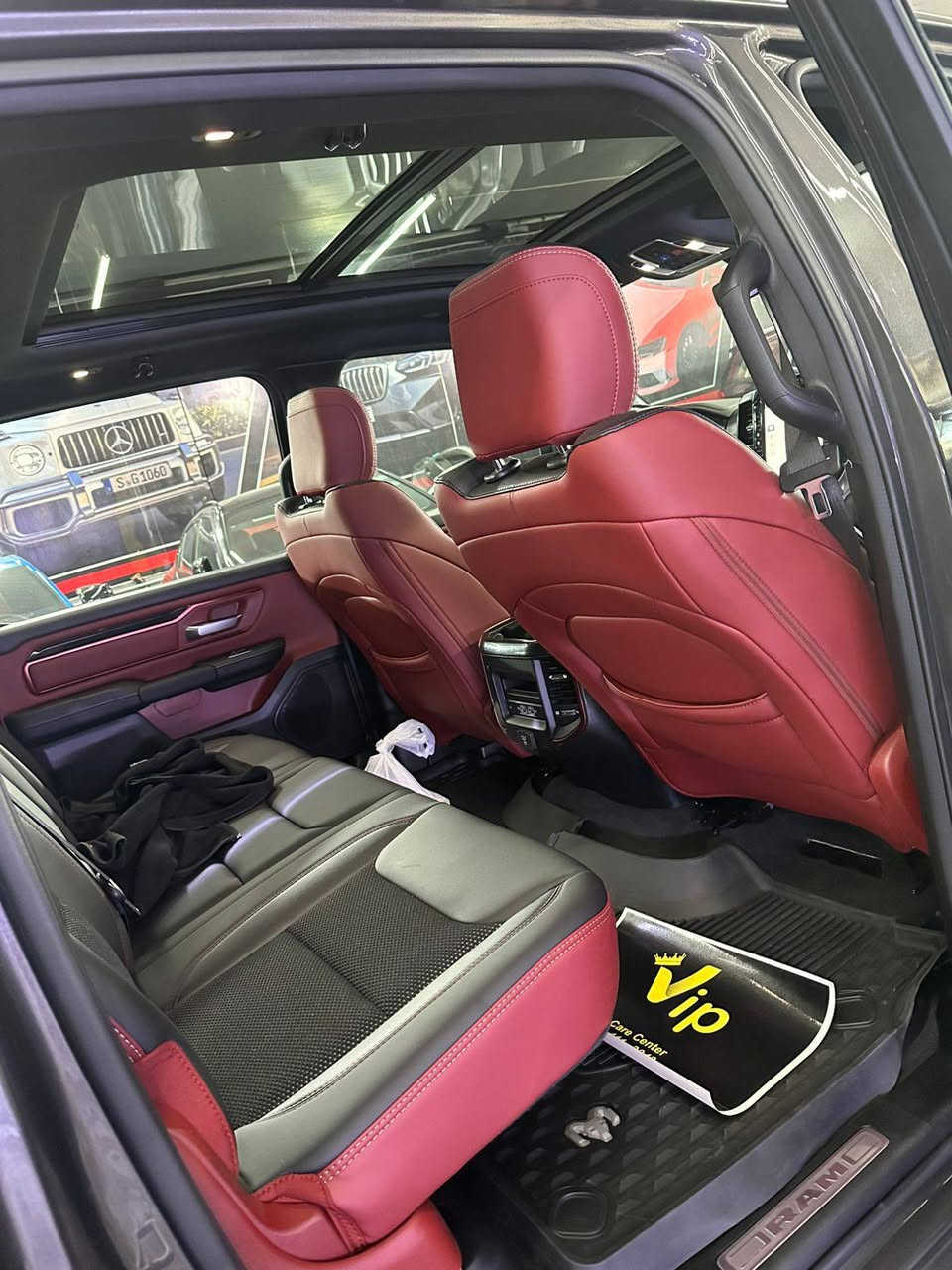 🚘 للبيع RAM REBEL – وحش الطرق 🚘
موديل: 2022
اللون: فيلي (رمادي غامق 🔥)
الممشى: 39 ألف كم فقط
الحالة: نضيفة جداً جداً ✨
المواصفات: كامل المواصفات ✔️
📌 ملاحظة مهمة:
حادثها سرقة فقط (بدون صدمات أو هيكل)
السيارة بحالة ممتازة وتشتغل 100% بدون أي مشاكل 👌
💪 مكينة قوية
💺 داخلية فخمة
🛞 ثبات وأداء عالي
❄️ تبريد ممتاز
🔊 نظام صوت قوي
🧠 تقنيات حديثة
سيارة ما تنوصف… تشوفها تحبها وتسوقها تقتنع 😍
جاهزة للفحص، وما تحتاج شي نهائياً.
📩 للتواصل خاص: ‏‪0772 792 3438‬‏ أو تعليق
⏳ لا تضيع الفرصة… مثل هالحالة نادرًا تلقى!
#RAM_REBEL
#رام_ريبل
#سيارات_للبيع
#بيك_اب
#سيارات_أمريكي
#سيارات_نضيفة
#فرصة_ما_تتعوض
#بيع_وشراء_سيارات
#معارض_السيارات
