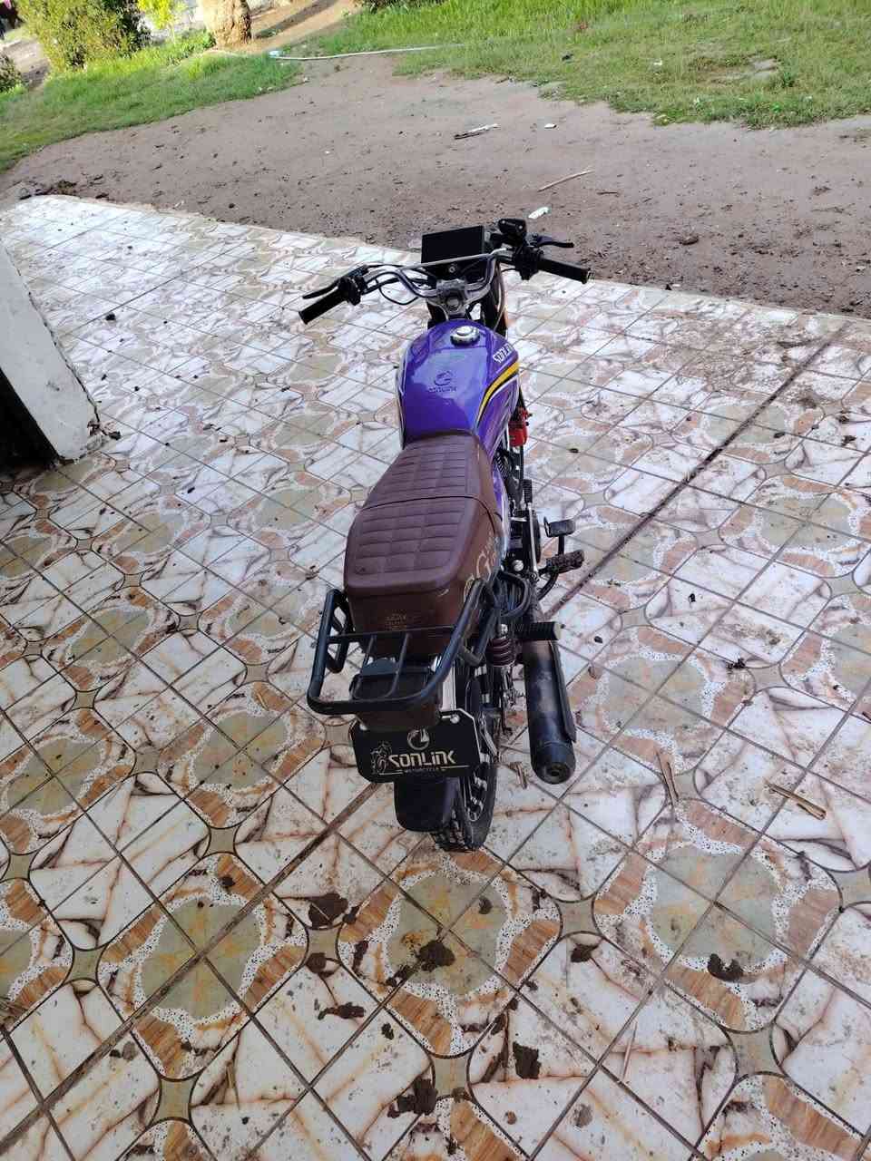 سيفان ٢٥ اوراق اصولي مو سكنر مكفوله نقصه اشاير وتاير خلفي نضافه ٩٠ ب ١٠٠ سعر ٧٥٠ وبي مجال بصيط مكاني بابل جبله ***********
