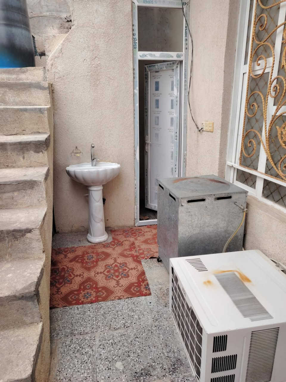 بيت حديث بمساحة80 متر سند 25 اقرار محكمه يحتوي ع غرفه وصاله ومطبخ ومجاميع صحيه عدد2 بسعر 55 في الحسينيه شارع البزل الرئيسي قرب مطبخ العتبه وجامعة الزهراء يبعد عن الامام 8 كيلو تقريبا للاستفسار ***********
