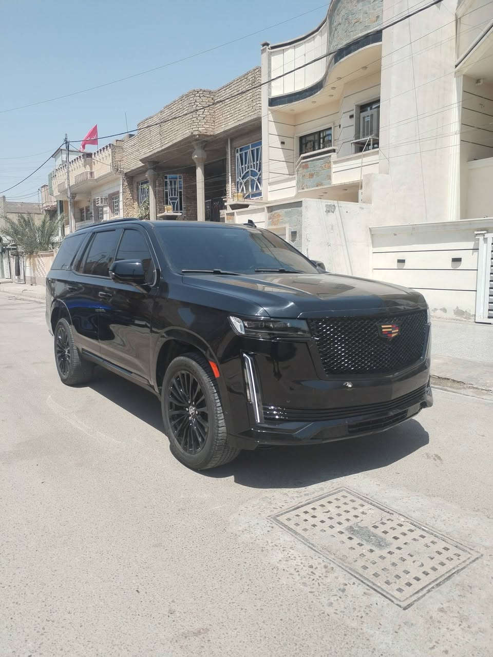 السلام عليكم للبيع كديلاك اسكاليد 2022 وراد امريكي حادثه جاملغ وبنيد بدون شاصي  ماشيه 51    رقم بغداد  السعر 550 وبيه مجال ***********
