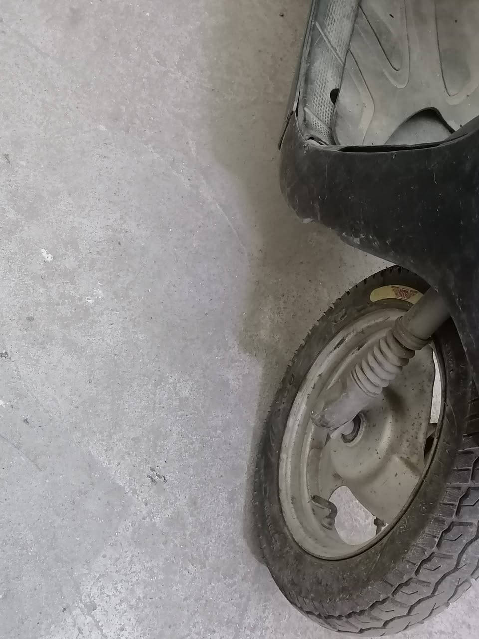 السلام عليكم.منغولي فحل خمس زروف دراجه نگره سلف تايرات جديده شلعه حلوه بريكات خلفي امامي ممتازه  الدراجه مال جناي السعر النهائي ١٧٥ الف 
***********
***********
