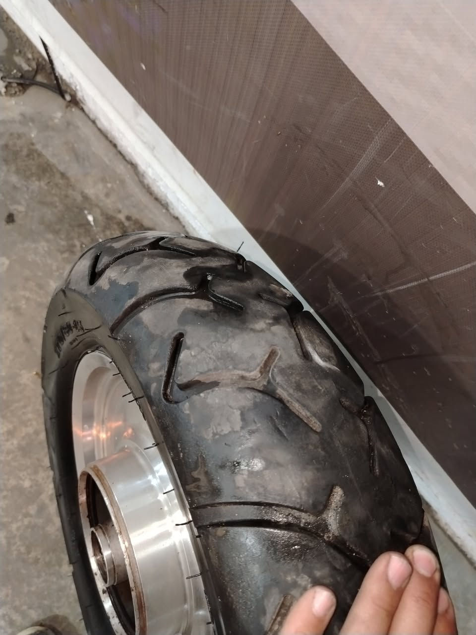 تاير و يل كب ستد شادو  سعر ٢٠٠ الف  بيها مجال ***********
