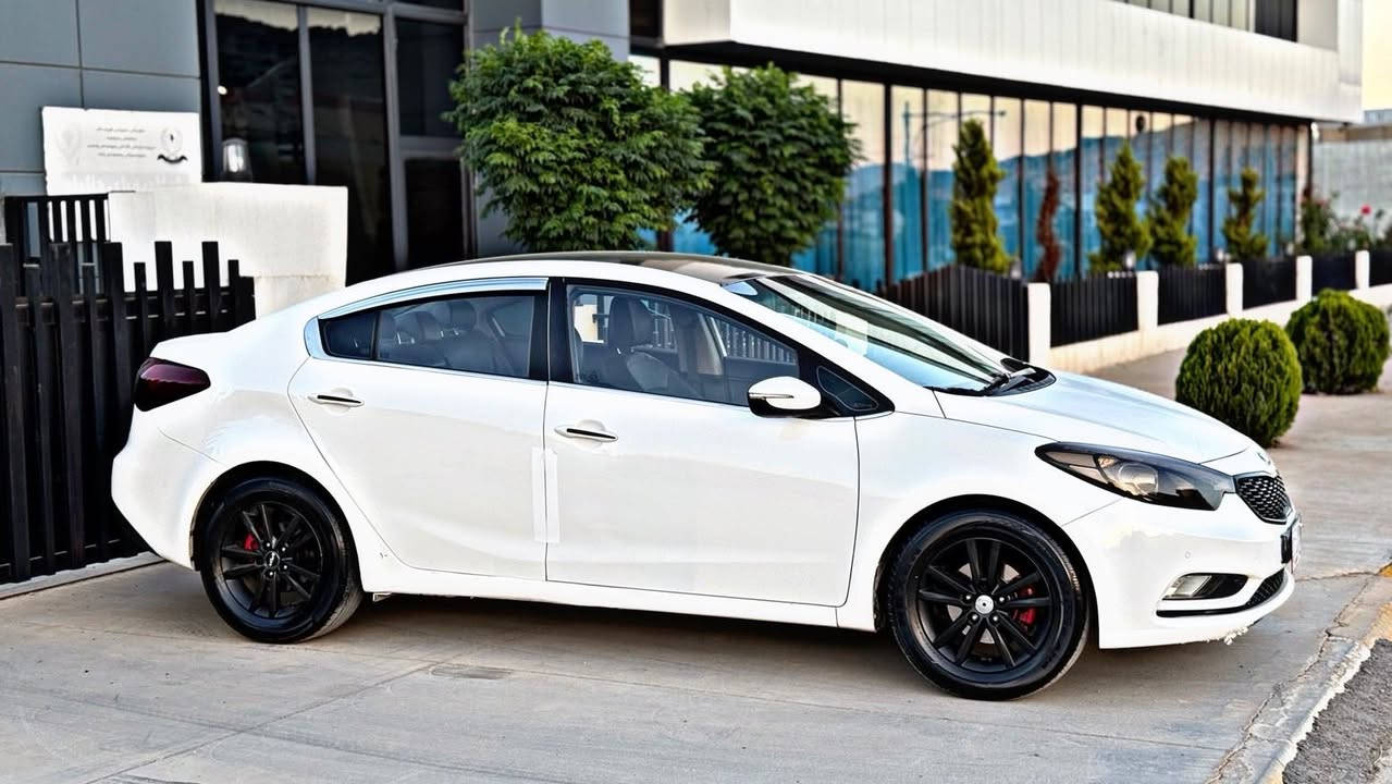 سەرەتا بەناوی خوا {kia k3 } 2013 سەیارەکە بڕاوەیە فولە بەس سڵاید نیە کوشن هیتەرو خەزن و کارەبا سوکان هیتەر فۆلیۆم تەحدیل سورحە ئیکۆ گێڕو مەکینەو تەقە ڕەقە بەشەرد تەبرید لەسەر سویچ  سەیارەکە بێمەسرەفە چوار تایەو ویلی سپۆرتی لۆکی لەسەرە سەیارەکە فول جوانکاریو 
مەسرەف کراوە بۆیاخیش بەس سەقفی بەشەرت دەدەم
سەحری/55گەڵاو مەحامەلەیەکی کەم 
شوێن/ڕانیە
ژم/***********
